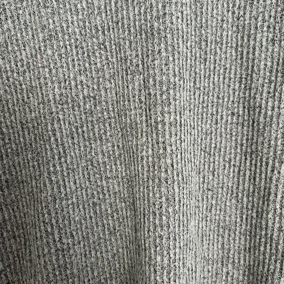 Cropped Mock Neck Ribbed Turtleneck - Picture 4 of 5